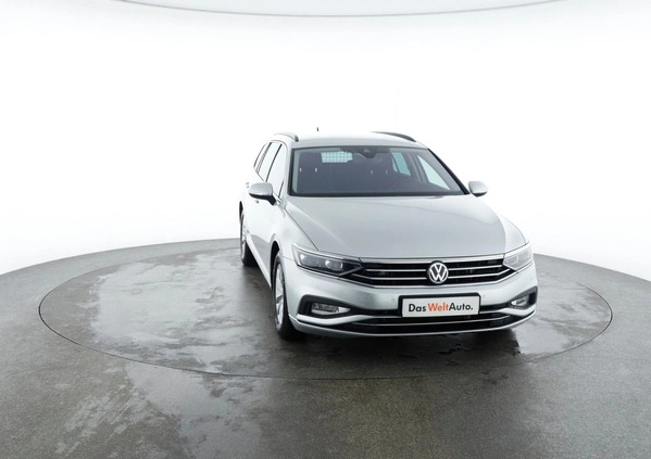 Volkswagen Passat cena 93800 przebieg: 135508, rok produkcji 2019 z Rybnik małe 781